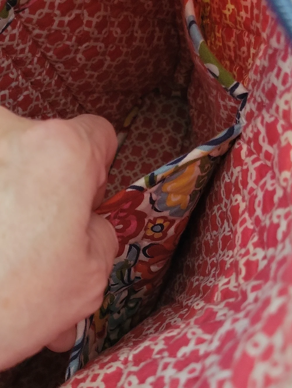 Vera Bradley Red Blue Yellow Large Vera Tote in Hope Garden Retired 2009 Pattern